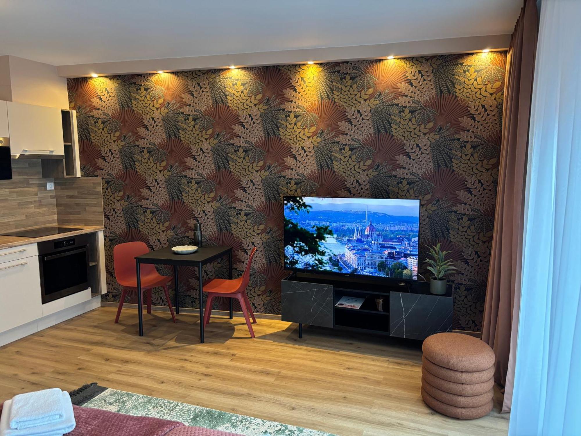Broadway Residence — Photos 1